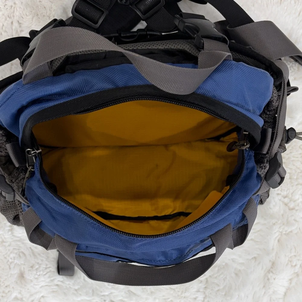 Mountainsmith,Blue and Gray Waist Pack – Hands-Free Carry - Picture 10 of 17